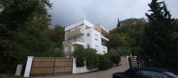 The Villa for sale 30 meters from the sea in Perazica Do