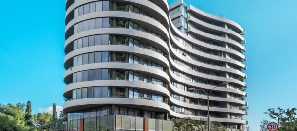 Residence in the Royal Gardens complex with direct sea views