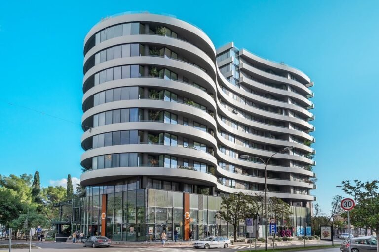 Резиденция в комплексе Royal Gardens с прямым видом на море