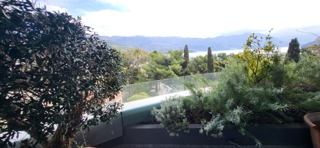 Studio apartman u kompleksu Roial Gardens u centru Budve