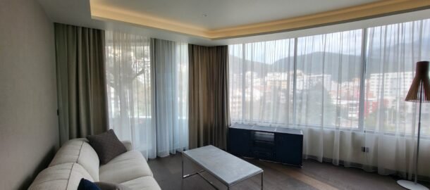 Dvosoban stan u kompleksu Royal Gardens u centru Budve