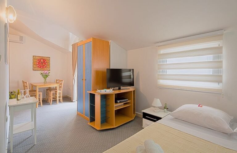 Односпальная квартира в Будве в аренду на год