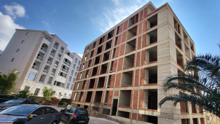 Two bedroom sea vied apartment in a new complex under construction in Bečići