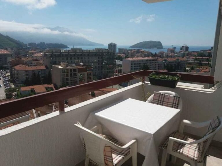 Two bedroom apartment in Budva