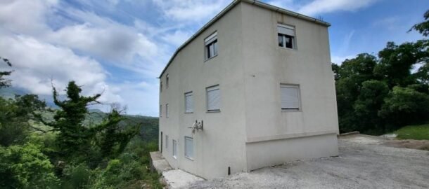 3- комнатная квартира с видом на море в тихой части Будванской ривьеры