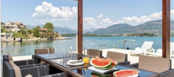 Vila na obali Jadrana u Tivtu (Đuraševići)