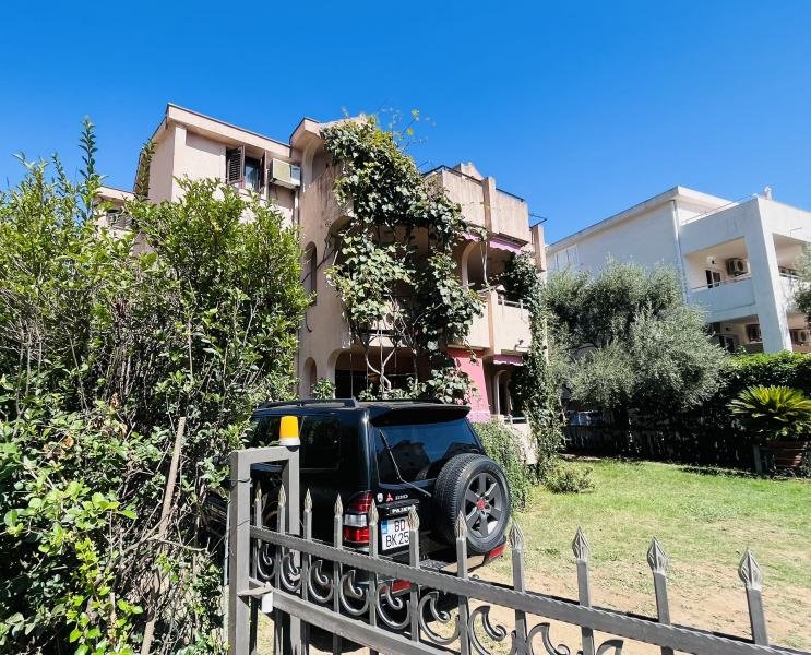 Two-room apartment next to Jolly Apartmani!