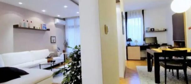 Komforan trosoban stan na godinu dana u centru Budve