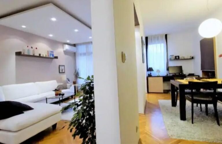 Уютная четырёхкомнатная квартира на один год в центре Будвы