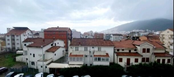 Трёхкомнатная квартира на год в Будве по очень хорошей цене!