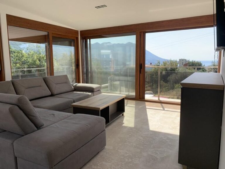 Two bedroom furnished apartment with sea views and garage space in Ivanovichi