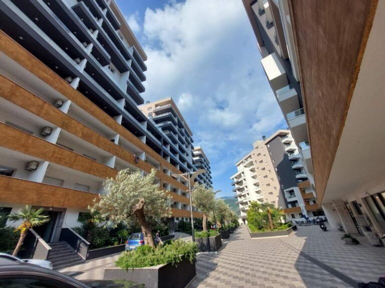 Квартира-студия до сезона в комплексе The Old Bakery в Будве