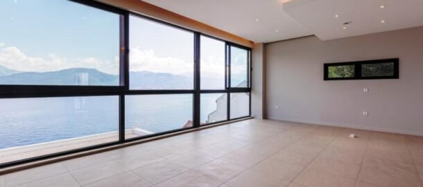 Premijum vila sa 3 spavaće sobe, bazenom i saunom u Tivtu, Krašići. Panoramski pogled na more!