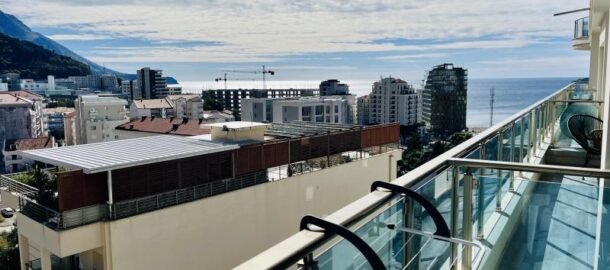 Jednosoban stan sa parkingom i pogledom na more u Bečićima do 1.06