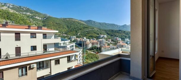 Jednosoban stan u novogradnji sa pogledom na planinu u Bečićima!