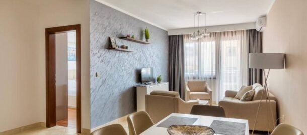 One room apartment in a complex with a swimming pool in Becici!