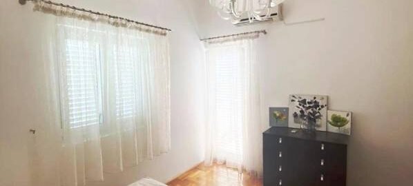 Stan sa dve spavaće sobe u Petrovcu na godinu dana