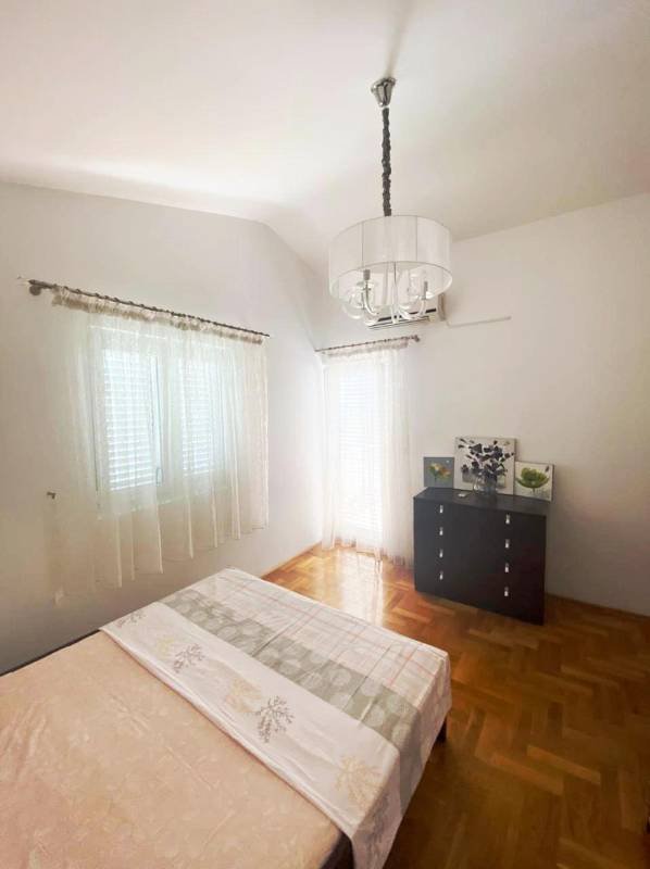 Stan sa dve spavaće sobe u Petrovcu na godinu dana