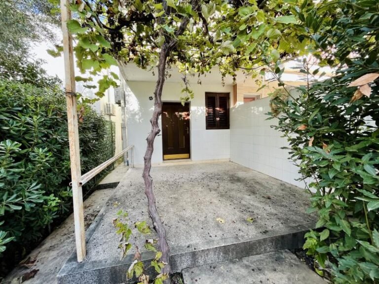 One-room apartment with terrace and barbecue area in the center of Budva!