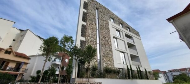 Новая двухкомнатная квартира в аренду на год в Будве, район Бабилония