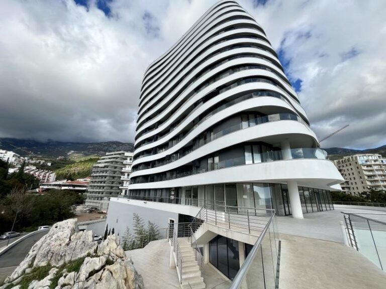 Two-room apartment with sea views in a complex with an Infinity pool in Becici!