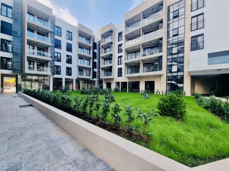 2-комнатная квартира с видом на море, рядом с Porto Montenegro!