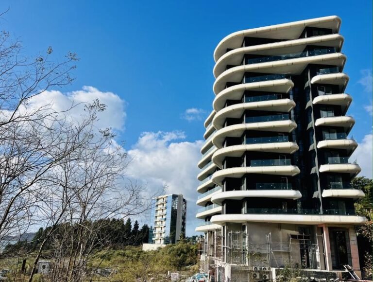 2 - комнатная квартира на первой линии моря в Бечичи!