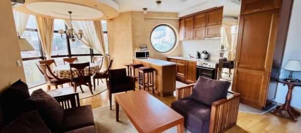 3-room apartment 100 m2 across the road from the sea in Becici!