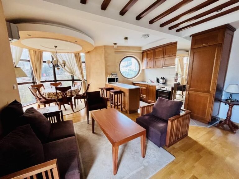 3-room apartment 100 m2 across the road from the sea in Becici!