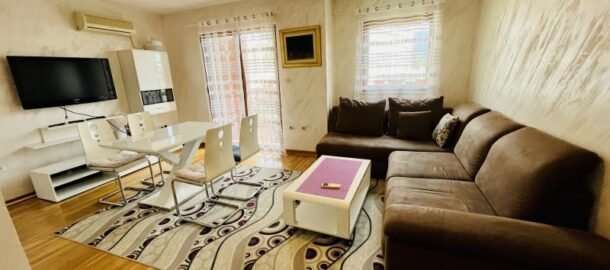 Сдам 2-комнатную квартиру у NLB банка в Будве на 1 год!