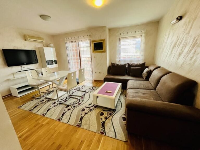 Сдам 2-комнатную квартиру у NLB банка в Будве на 1 год!