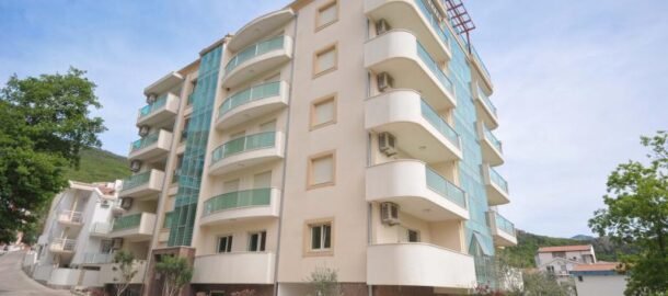 Two-room apartment in Becici near the Queen of Montenegro hotel!