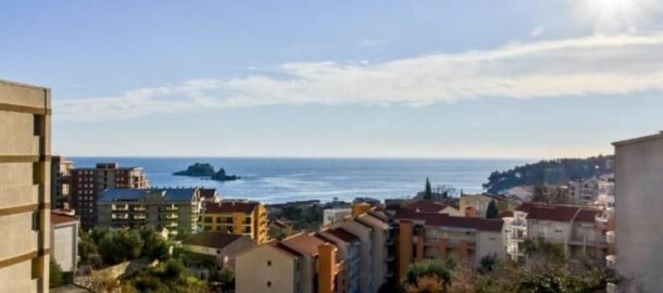 One-room apartment with sea views in Petrovac!