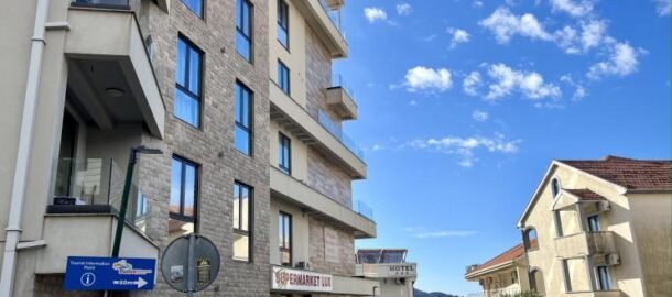 Jednosoban stan sa pogledom na more u modernoj zgradi u Rafailovićima!