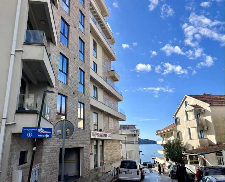 Jednosoban stan sa pogledom na more u modernoj zgradi u Rafailovićima!