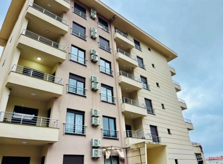 Jednosoban stan sa parking mjestom u Bečićima!