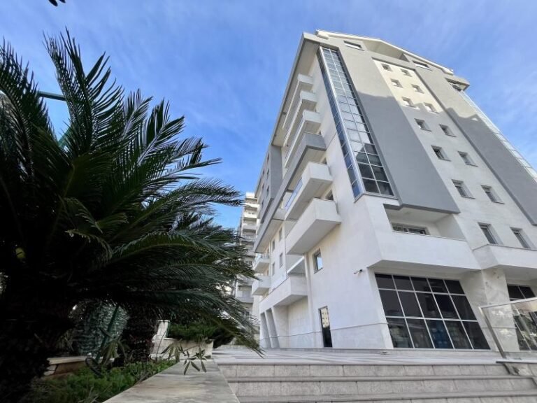 Пентхаус с видом на море в новом здании в районе Розино в Будве!