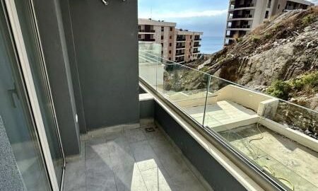 Современная 2 - комнатная квартира с мебелью в Бечичи!