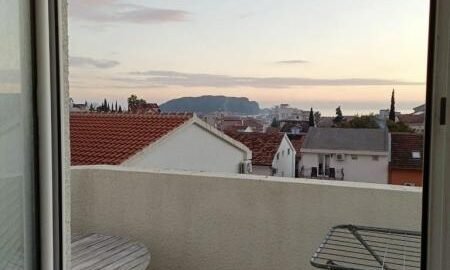 Jednosoban stan u Budvi na 1 godinu!