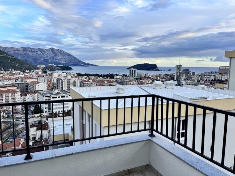 Three-room apartment in a new building in Budva with sea views!