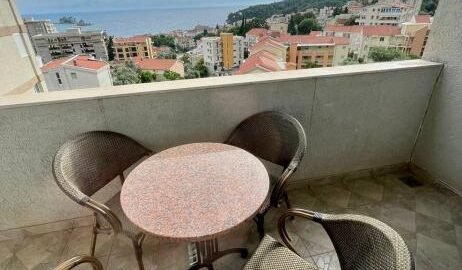 2-комнатная квартира с паркингом и видом на море в Петроваце!