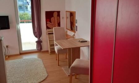 Garsonjera u Budvi (Rozino) na 1 godinu!