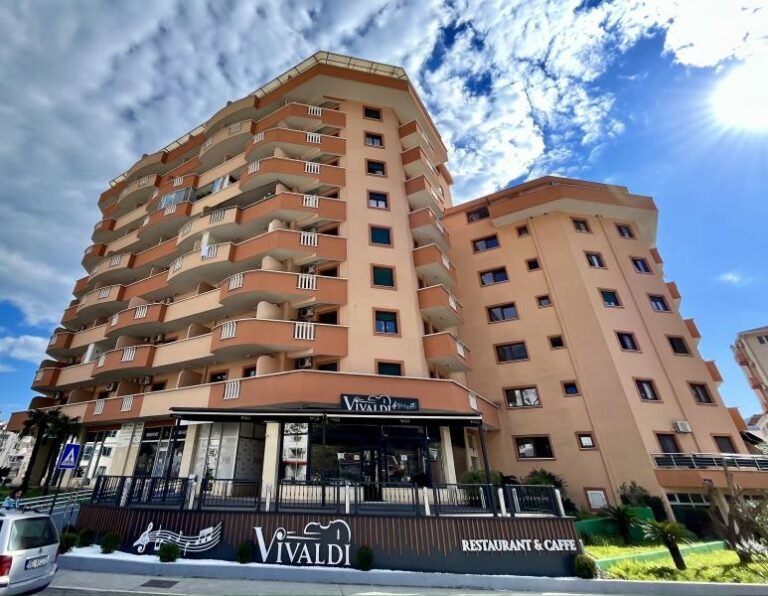 4 - комнатная квартира около ресторана Vivaldi в Будве!