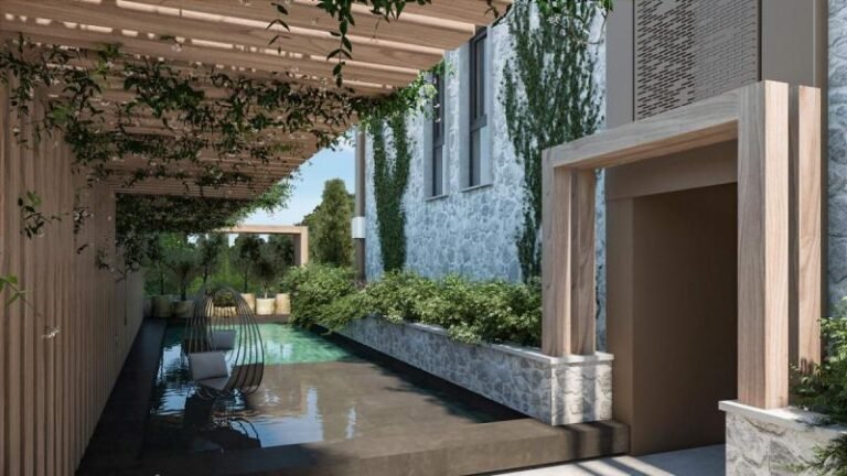 2 - комнатная меблированная квартира с бассейном в центре Будвы!