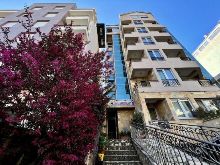 Jednosoban stan u centru Budve na 1 godinu!