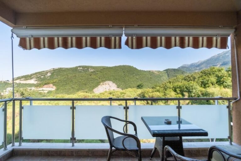 Трехкомнатная квартира в тихом и живописном районе Becici с видом на море!