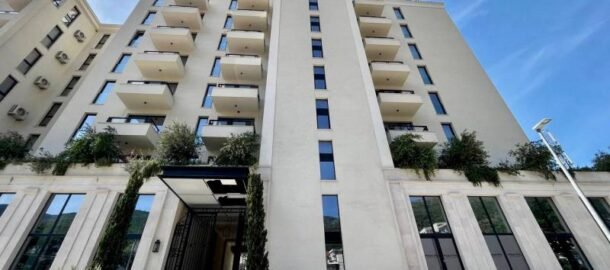 Студия в комплексе с бассейном на первой линии моря в Бечичи!