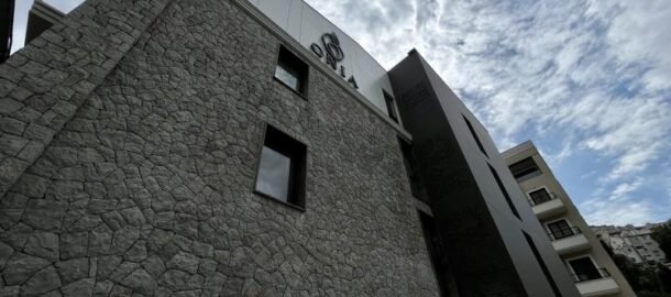 Luxurious furnished studio apartment in a complex with a swimming pool in the center of Budva!