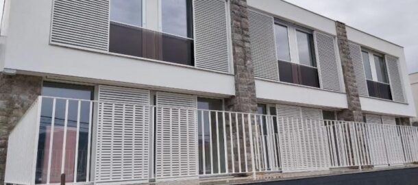 Kuća u nizu blizu Nikki Beach u Boki Kotor u zalivu!