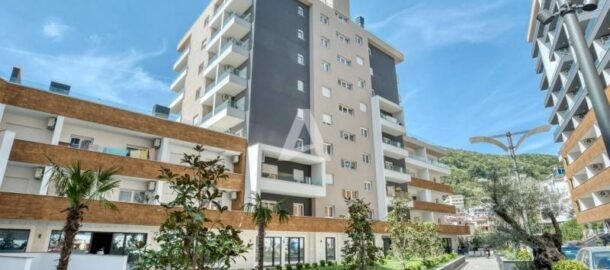 2-комнатная меблированная квартира с паркингом и видом на море в Будве!